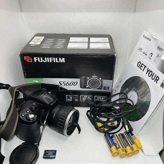 Retro Fujifilm FinePix Digital Bridge Camera S5600 Boxed + Instructions XD Card Fujifilm