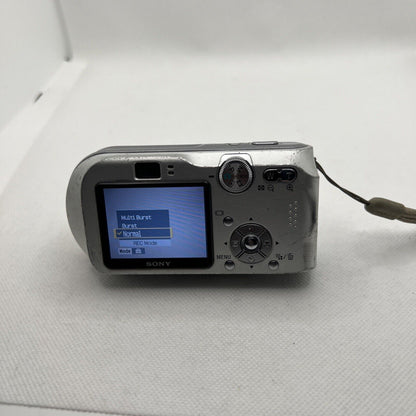 Retro Sony Digital Camera Cybershot DSC P200 7.2MP Carl Zeiss + Accessories Sony