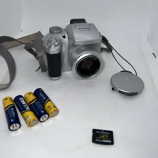 Vintage Fujifilm FinePix Digital Camera S Series S304 Zoom 3.2MP + Accessories Fujifilm