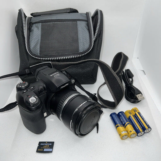 Fujifilm FinePix Digital Camera S5500 4.0MP + XD Card, Batteries & Bag - Tested Fujifilm